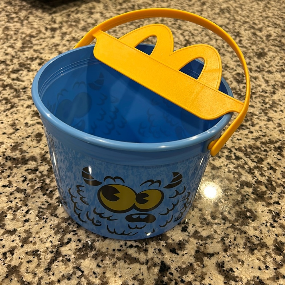 2024 McDonald’s Happy Meal - Halloween Blue Boo Bucket